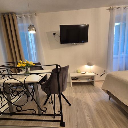 Studio Apartment Lily Ρόβινι Εξωτερικό φωτογραφία