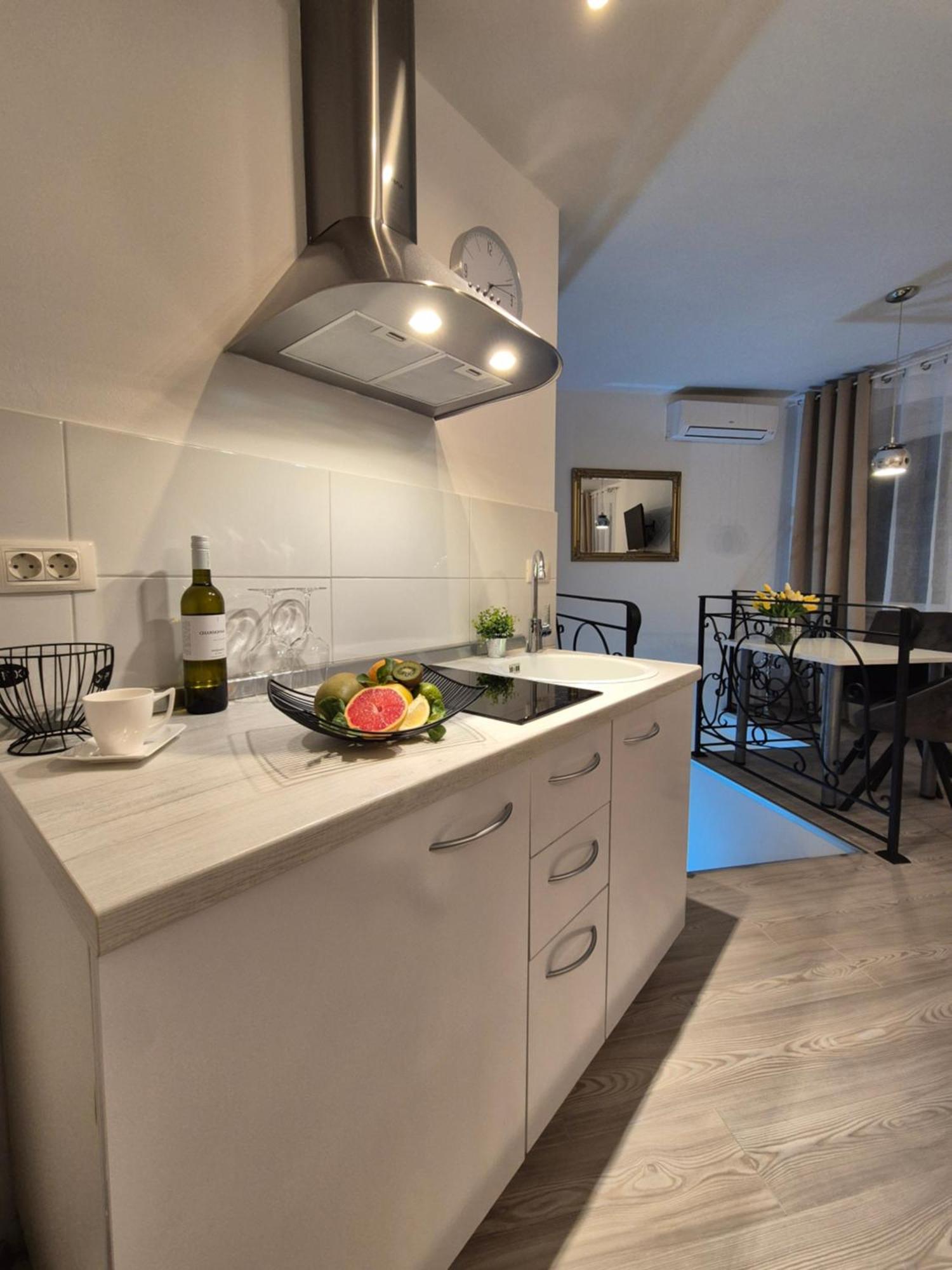 Studio Apartment Lily Ρόβινι Εξωτερικό φωτογραφία